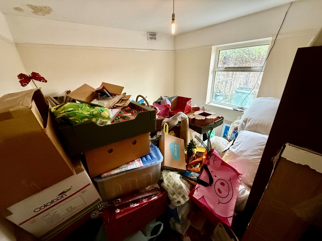 Lot: 46 - DETACHED BUNGALOW FOR REFURBISHMENT ON GOOD SIZE PLOT - Bedroom two